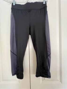 XCVI Black/ Grey Performance 3/5 Capri Leggings